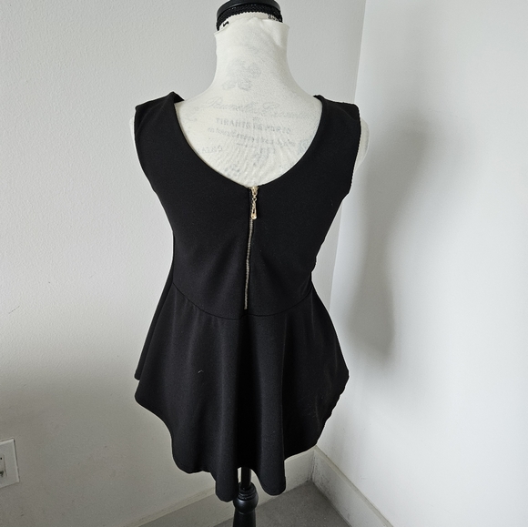 ๐ฎ๐น Italian vintage designer black top sleeveless size small ๐ฎ๐น - Picture 8 of 8
